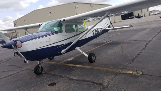 Cessna Skyhawk (N4943D)