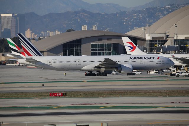 BOEING 777-300ER (F-GSQC)