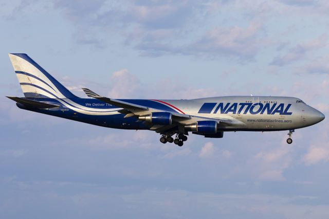 Boeing 747-400 (N952CA)