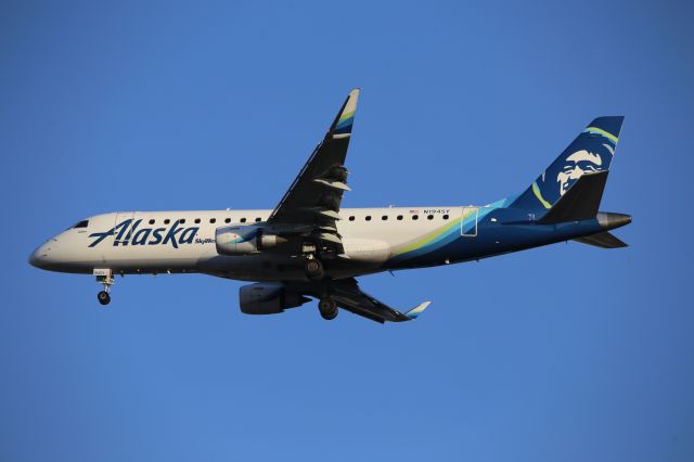 EMBRAER 175 (long wing) (N194SY)