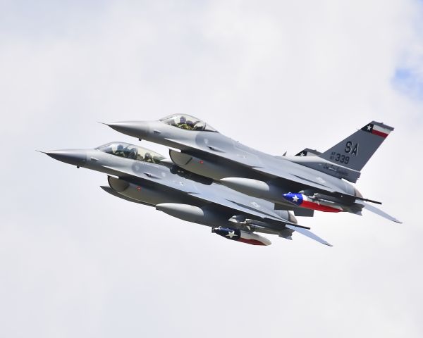 — — - Two F-16 Falcons from the Air Force Reserve making a low pass over the Sun n Fun 2012 Airshow at the Lakeland Linder Airport, Florida