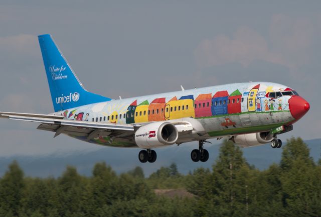 BOEING 737-300 (LN-KKS) - UNICEF childrens drawings scheme