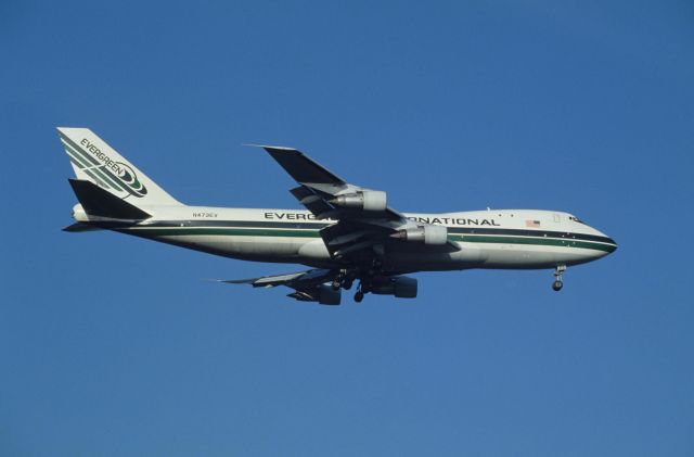 BOEING 747-100 (N473EV) - Final Approach to Narita Intl Airport Rwy34 on 1991/08/17