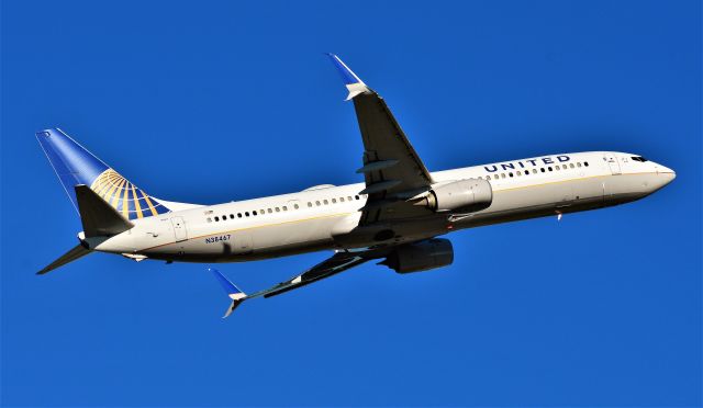 Boeing 737-900 (N38467)