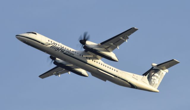 de Havilland Dash 8-400 (N410QX) - Departing LAX