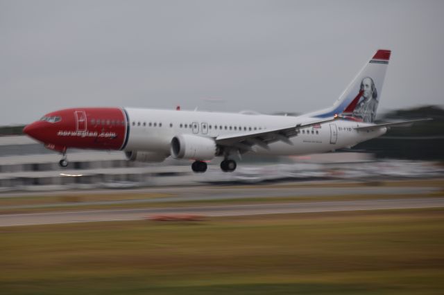 Boeing 737-700 (EI-FYD)