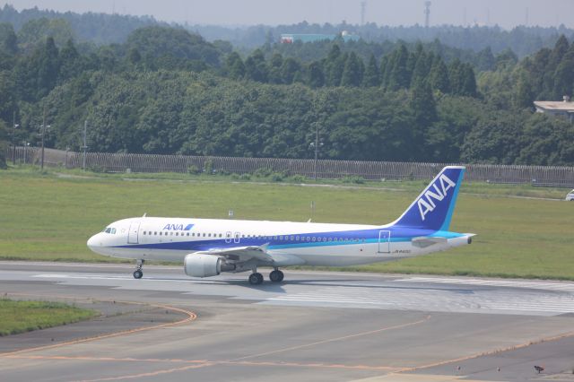 Airbus A320 (JA8400)