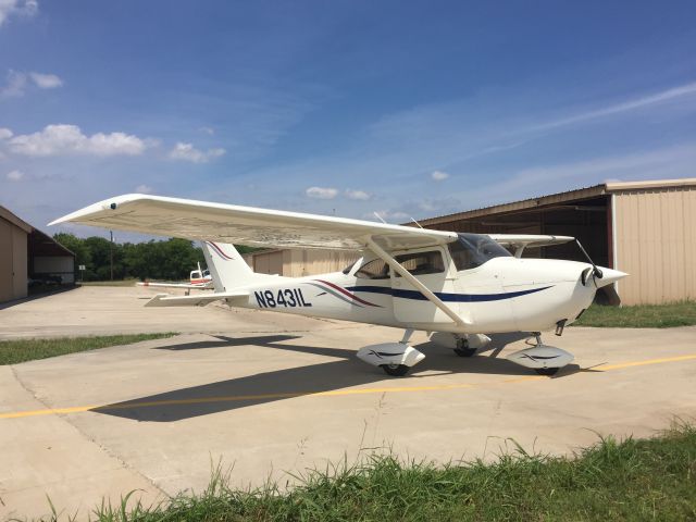 Cessna Skyhawk (N8431L)