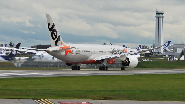 Boeing 787-8 (VH-VKA) - JST1 during its takeoff roll on Rwy 16R for a flight test on 10/2/13. (LN:123 cn 36227).