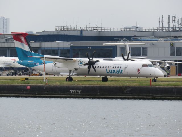 de Havilland Dash 8-400 (LX-LQC)