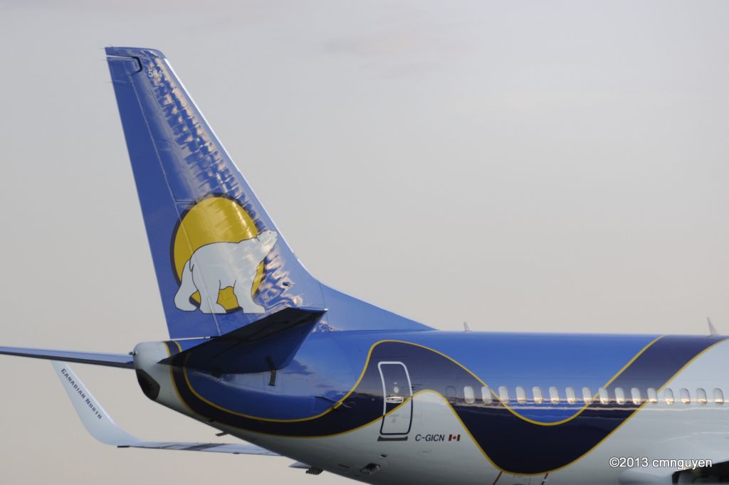 BOEING 737-300 (C-GICN)