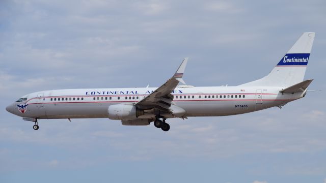 Boeing 737-900 (N75435)