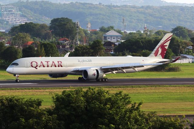 Airbus A350-1000 (A7-AOB)