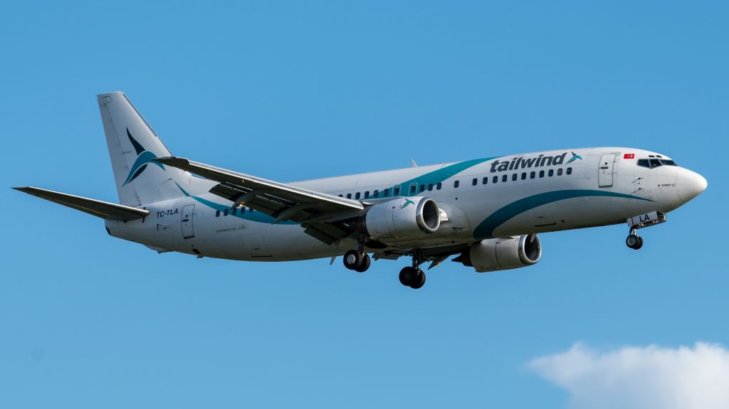 BOEING 737-400 (TC-TLA)
