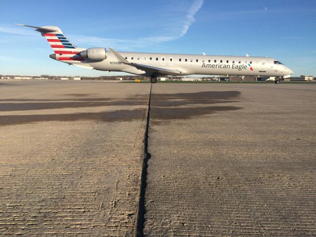 Canadair Regional Jet CRJ-900 (N596NN)