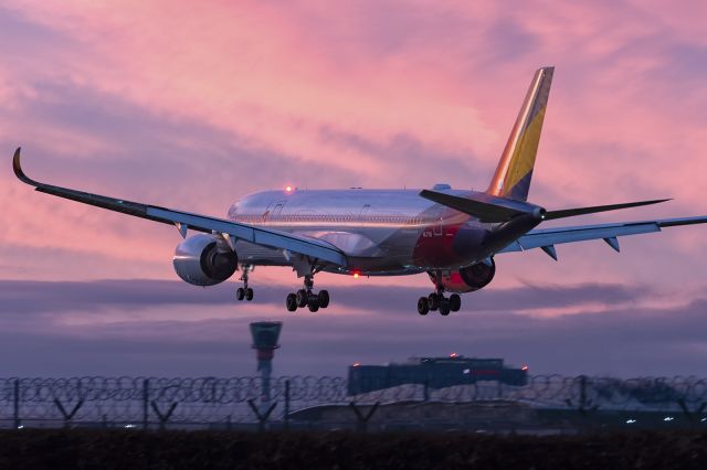 Airbus A350-900 (HL7771) - 2nd Feb., 2022: The flight from Incheon is about to touch down on rwy 27L at Heathrow.