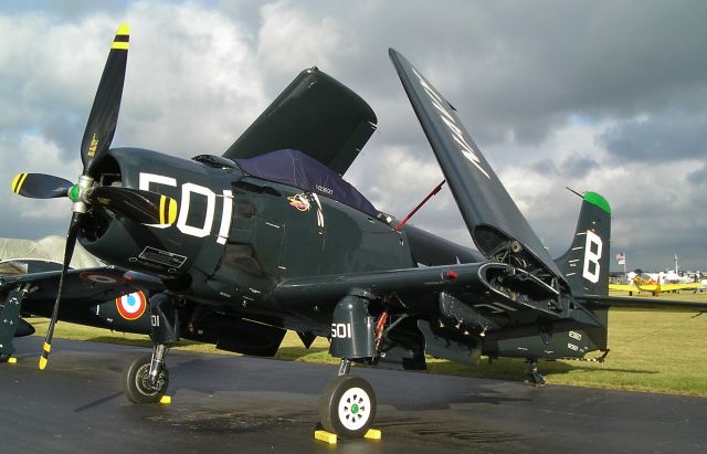 — — - A 1949 Douglas AD-4 Skyraider at Oshkosh.