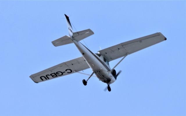 C-GBJU — - C-GBJU Cessna 152 CARGAIR LTEE survolant la ville de Lavaltrie QC. le 28-03-2023 à 16:14 
