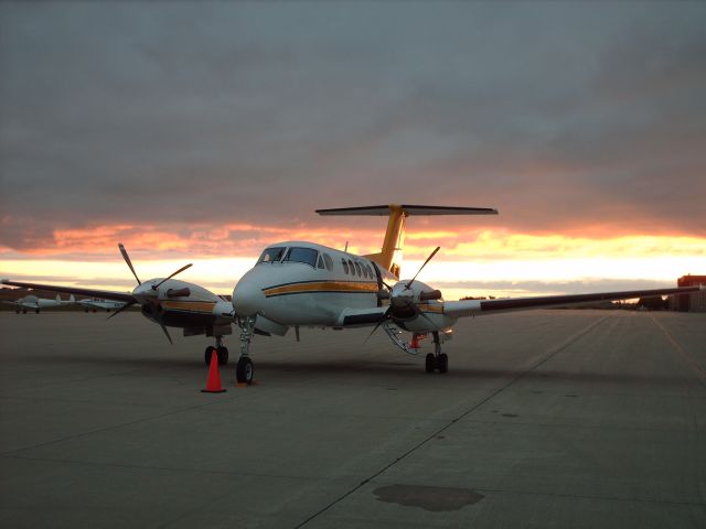 Beechcraft Super King Air 200 (N665MW)