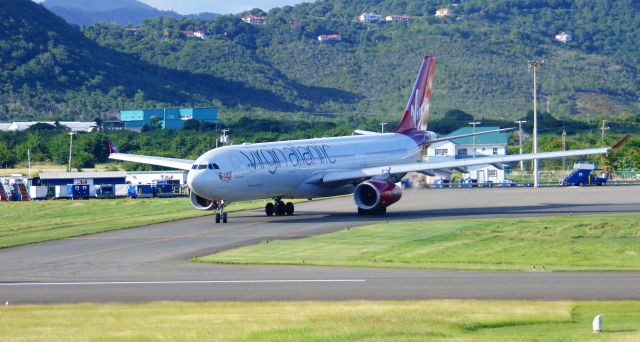 Airbus A330-300 (G-VLUV)