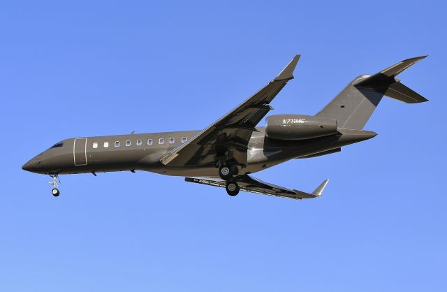 Bombardier Global Express (N711MC) - 11-6-2020