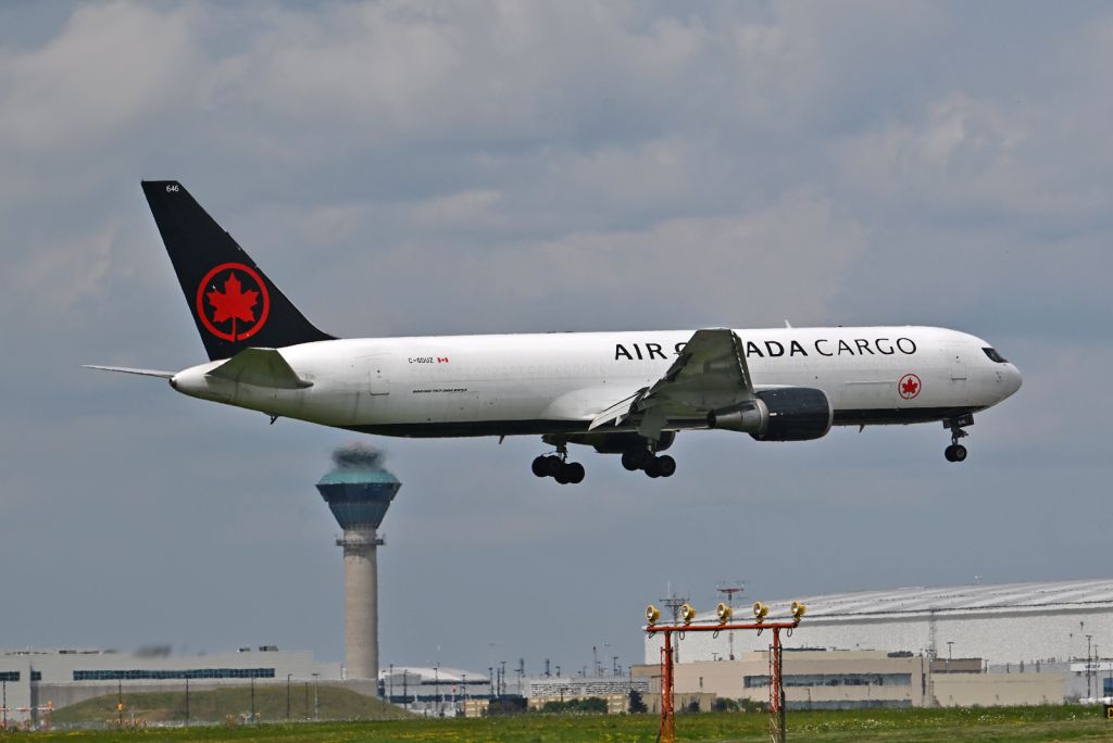 BOEING 767-300 (C-GDUZ)