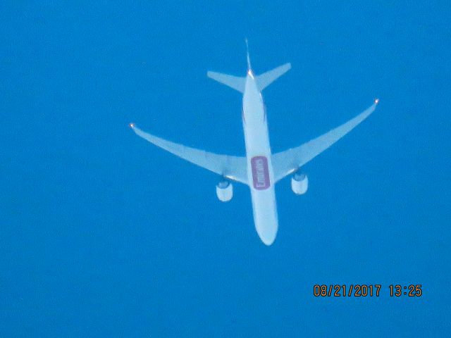 BOEING 777-300ER (A6-EQC)