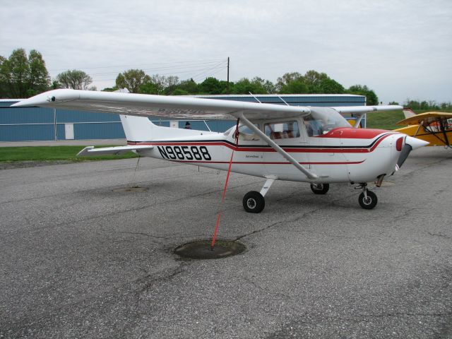 Cessna Skyhawk (N98588) - Pancake Breakfast at Lock Haven, PA.  I dont know why KLHV is not a valid airport code according this web site.  Its worked before.