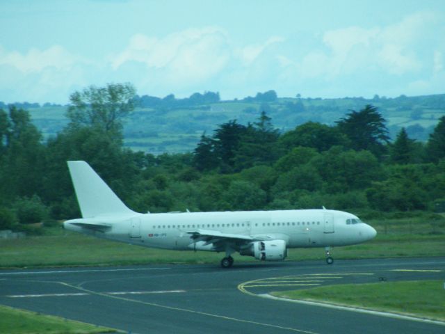 Avro RJ-100 Avroliner (HB-IPS) - HB IPS EINN 12/06/13