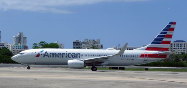 Boeing 737-700 (N948NN)