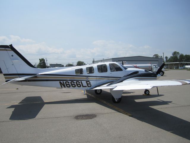 Beechcraft Baron (58) (N666LB)