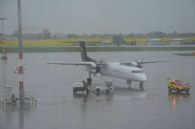 de Havilland Dash 8-400 (OE-LGQ)