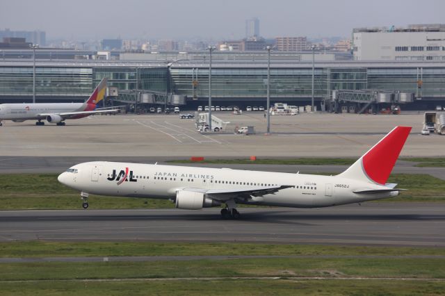 BOEING 767-300 (JA652J)