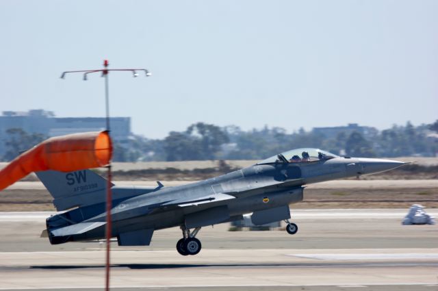 Lockheed F-16 Fighting Falcon —