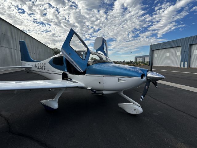 Cirrus SR-20 (N28PF)