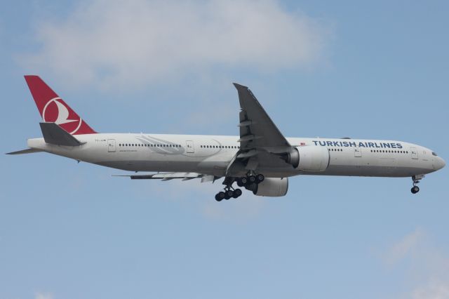 BOEING 777-300ER (TC-JJM)