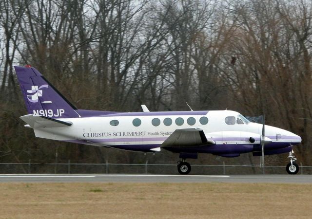 Beechcraft King Air 100 (N919JP) - Starting to roll for take-off at Downtown Shreveport.