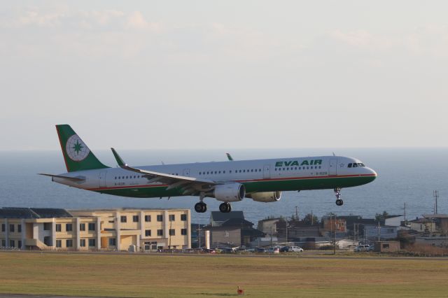 Airbus A321 (B-16218) - 01 November 2015:TPE-HKD.