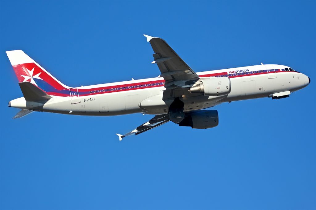 Airbus A320 (9H-AEI)
