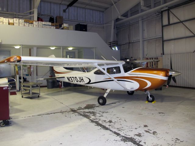 Cessna Skylane (N370JH) - The Skylane is a very good personal travel aircraft.