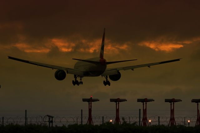 BOEING 777-200LR (G-VIIC)