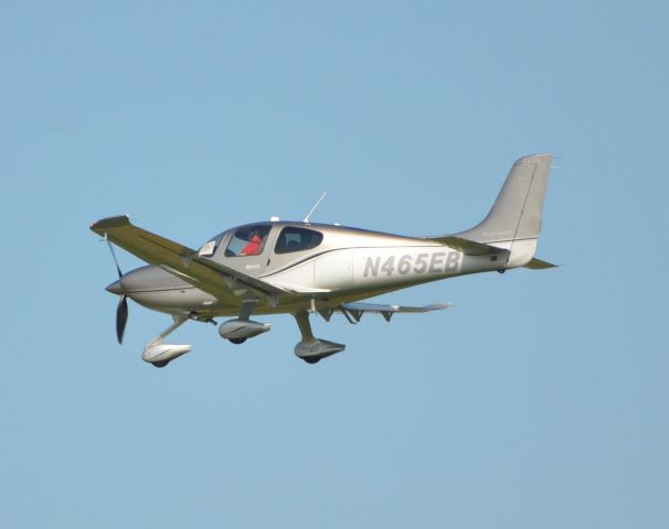 Cirrus SR-22 (N465EB) - Final approach to runway 36 at Airventure 2018.