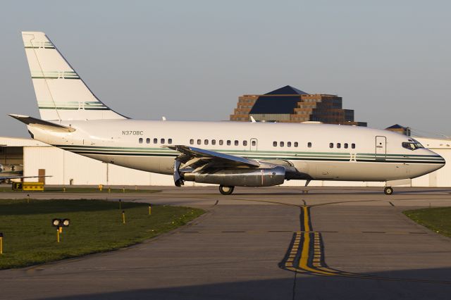 Boeing 737-200 (N370BC)