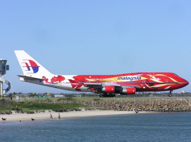 Boeing 747-200 (9M-MPB) - This wonderful 747 in [MAS HIBISCUS Scheme] has been removed from this Aircraft it made my day seeing this one? in Sydney Australia i will never forget it. MSN 25699 LN965 This 747 is now 19 years old this photo was taken on 15/03/2007.