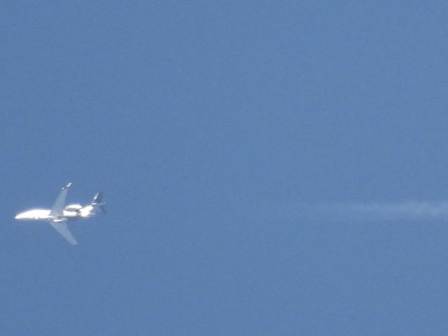 Embraer Phenom 300 (N65KZ)