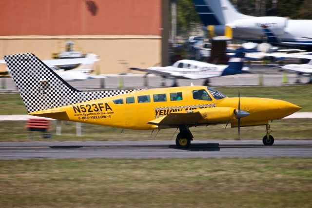 Cessna 402 (N523FA)