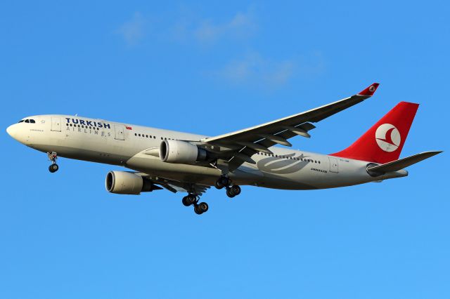 Airbus A330-200 (TC-JNF)