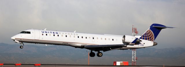 Canadair Regional Jet CRJ-700 (N719SK) - Landing on 16L.