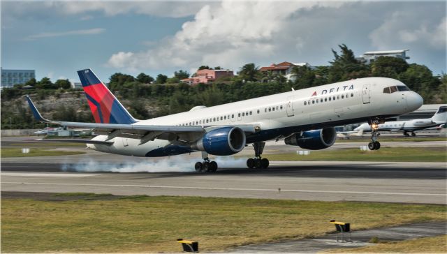 Boeing 757-200 (N658DL)