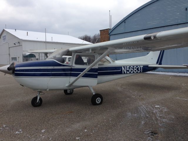 Cessna Skyhawk (N5683T)